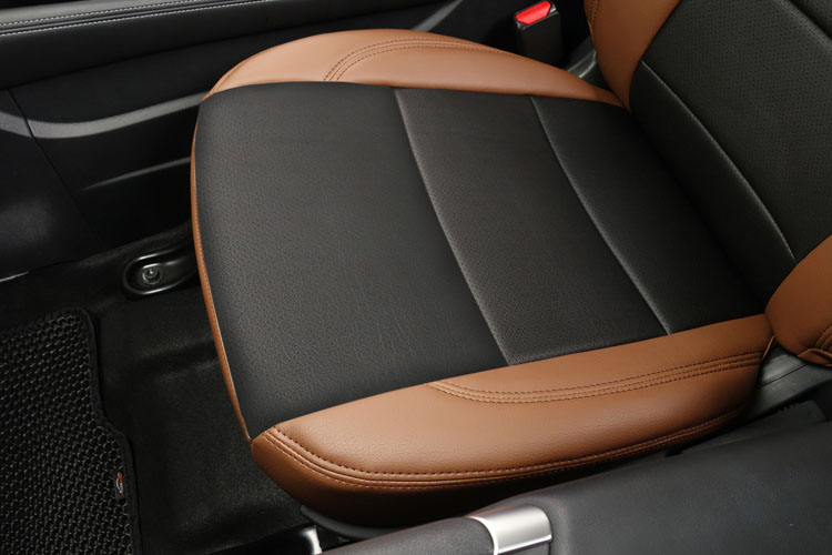  キックス 専用 シートカバー 取付実例 04  
