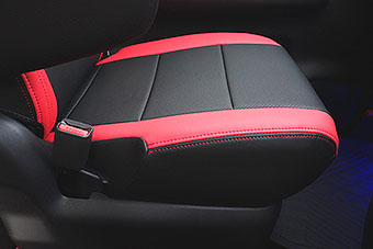 シートカバー セレナ専用 /images/prodetail/Serena_340_04.jpg
